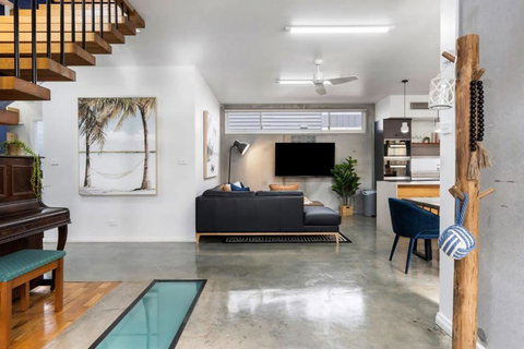 Exquisite Beachside Mansion - eAccommodation 4