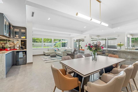 Exquisite Oasis Family Retreat - eAccommodation 4