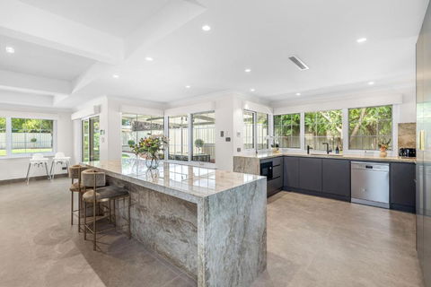 Exquisite Oasis Family Retreat - eAccommodation 0