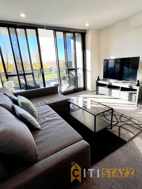 Fab In Phillip - 2bd 2bth Apt - Close To CBR Hospital - eAccommodation 4
