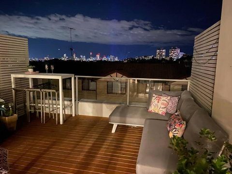 Fab Penthouse Near Bondi / Bronte, Shops & Bars - eAccommodation 4