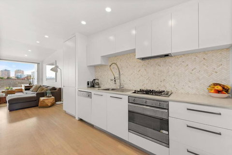 Fab Penthouse Near Bondi / Bronte, Shops & Bars - eAccommodation 1