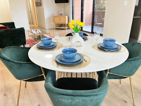 Fabulous 2 Bedroom Apartment, Secured Free Parking - eAccommodation 4