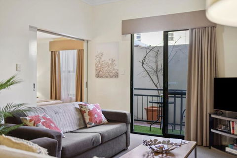 Fabulous Apt In Northbridge With Pool & WiFi - eAccommodation 0