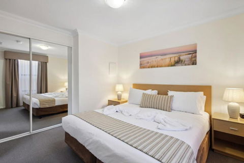 Fabulous Apt In Northbridge With Pool & WiFi - eAccommodation 2