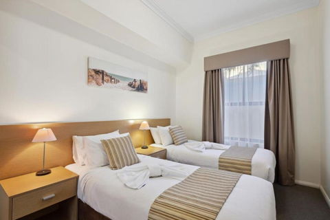 Fabulous Apt In Northbridge With Pool & WiFi - eAccommodation 3