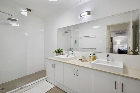 Fabulous Apt In Northbridge With Pool & WiFi - eAccommodation 4