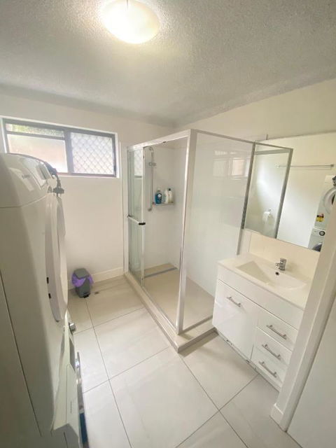 Fabulous Canal-front Unit In Mooloolaba - eAccommodation 2