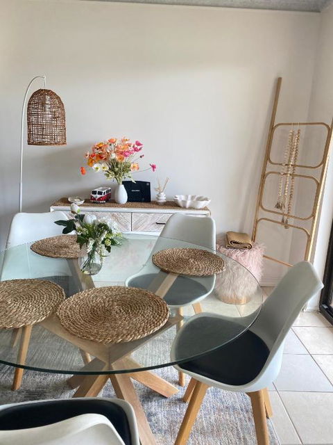 Fabulous Canal-front Unit In Mooloolaba - eAccommodation 4