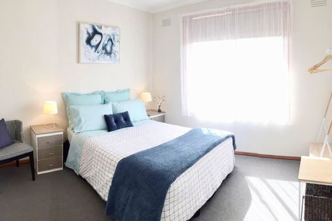 FERNLY BFast, WiFi Nflx AC Walk2Pizza Liquor Deli, - eAccommodation 0