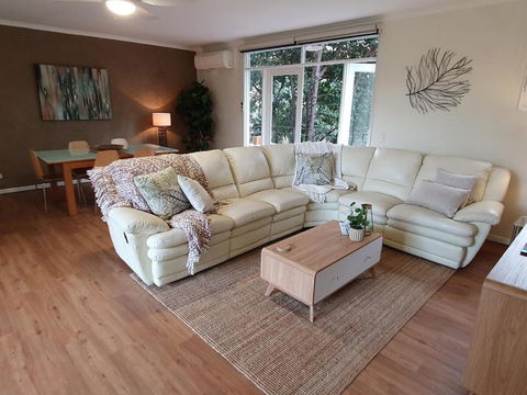 Garden Oasis 3 Bedroom Apt - eAccommodation 1