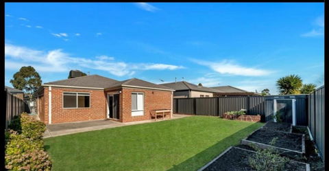 Garden View - Newly Furnished Queen Bedroom - eAccommodation 1