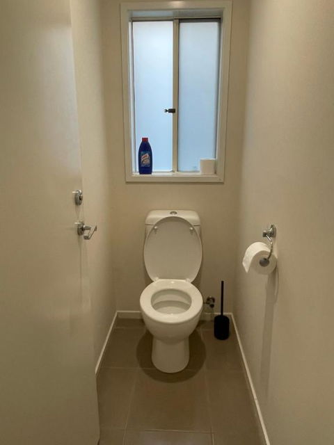 Garden View - Newly Furnished Queen Bedroom - eAccommodation 4