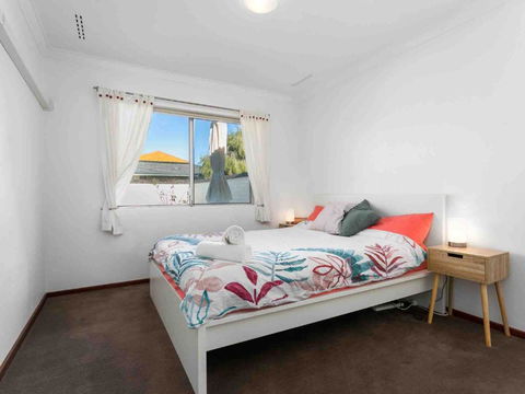 Getaway Villa 2br, Sleeps 4, Near Beach - eAccommodation 1