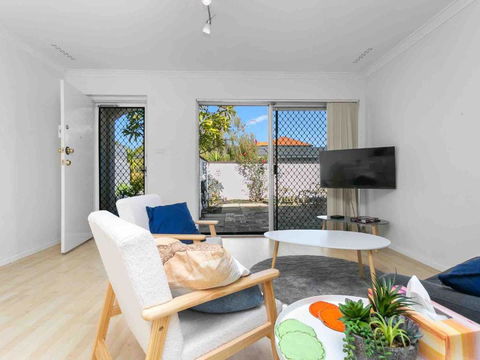 Getaway Villa 2br, Sleeps 4, Near Beach - eAccommodation 2