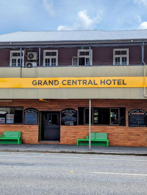 GRAND CENTRAL HOTEL PROSERPINE - eAccommodation 2