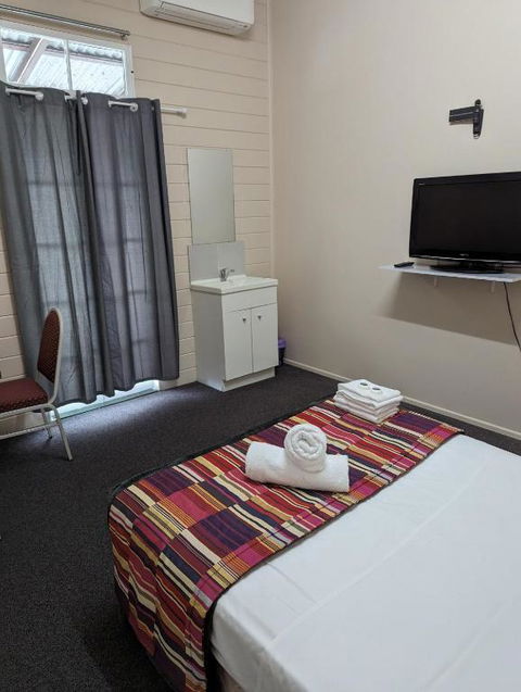 GRAND CENTRAL HOTEL PROSERPINE - eAccommodation 3