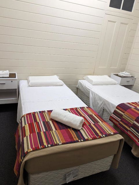 GRAND CENTRAL HOTEL PROSERPINE - eAccommodation 4