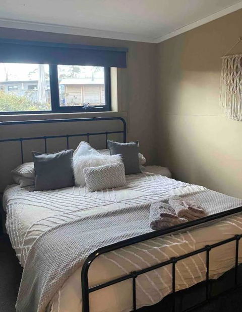 Great Lakes Wilderness Three Bedroom Home - eAccommodation 2