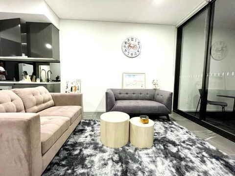 GREEN Skyline View2BR Close To Easter Show - eAccommodation 0