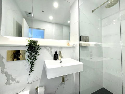 GREEN Skyline View2BR Close To Easter Show - eAccommodation 1