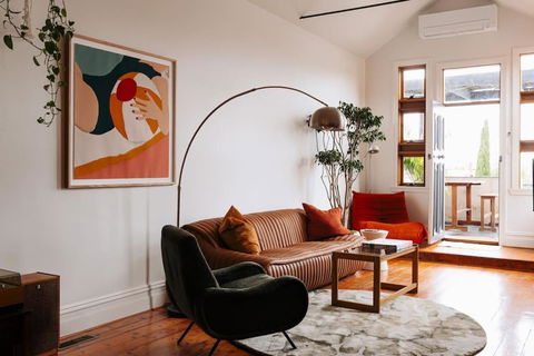 Henry Home - eAccommodation 0