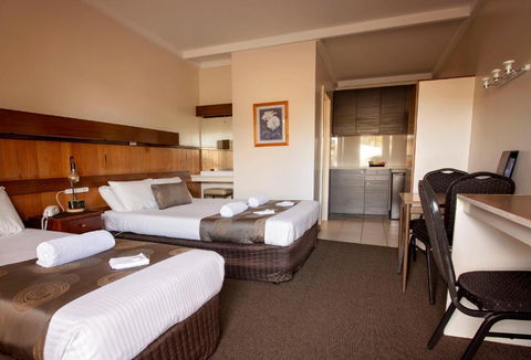 Hi Way Eight Motor Inn - eAccommodation 2