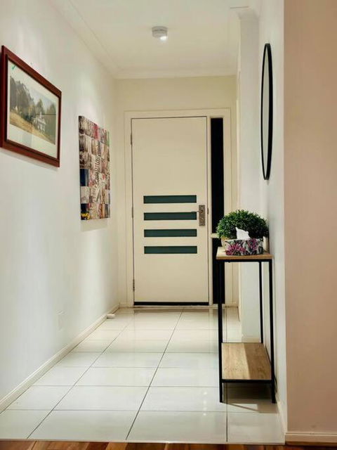 Holiday House In Mernda Free Parking 5 Min Walk To Supermarket - eAccommodation 1