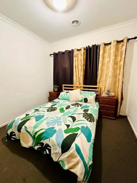 Holiday House In Mernda Free Parking 5 Min Walk To Supermarket - eAccommodation 2