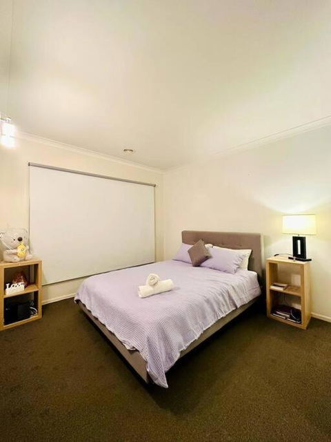 Holiday House In Mernda Free Parking 5 Min Walk To Supermarket - eAccommodation 3