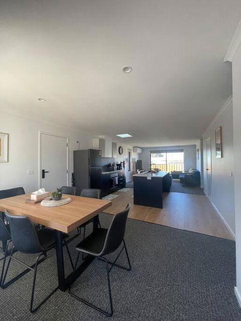 Home In Brighton - eAccommodation 0