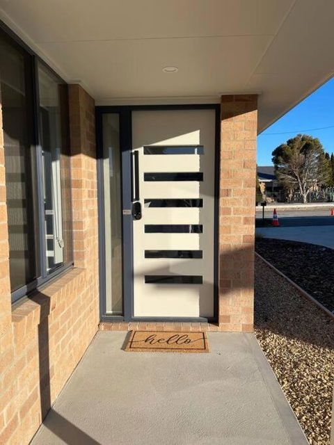 Home In Brighton - eAccommodation 1