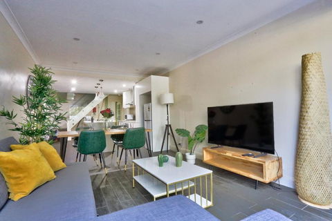 Ideal 3 Bedroom House City Centre Glebe 2 E-Bikes Included - eAccommodation 2