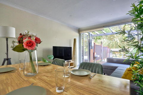 Ideal 3 Bedroom House City Centre Glebe 2 E-Bikes Included - eAccommodation 3