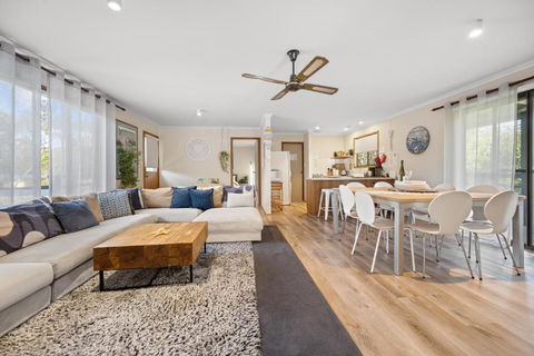 INVERLOCH - 2 Separate Houses In One! - eAccommodation 2