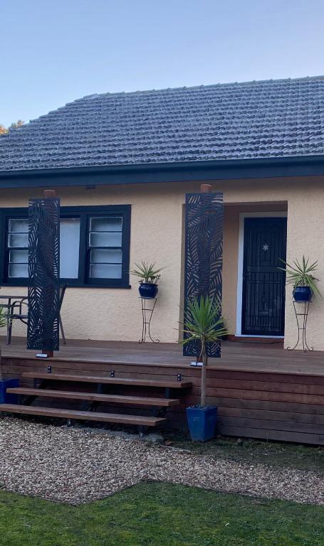 Inverloch Seaside Getaway - eAccommodation 0