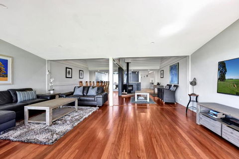 Ironbark Hill Retreat - eAccommodation 1