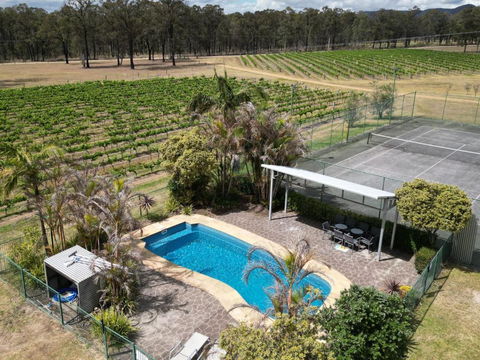 Ironbark Hill Retreat - eAccommodation 0