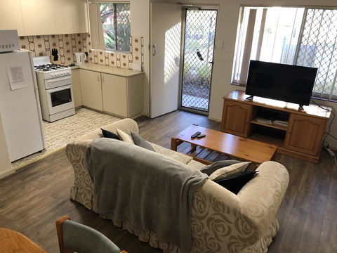 Affordable Comfortable Inglewood Apartment+Pool - eAccommodation 3