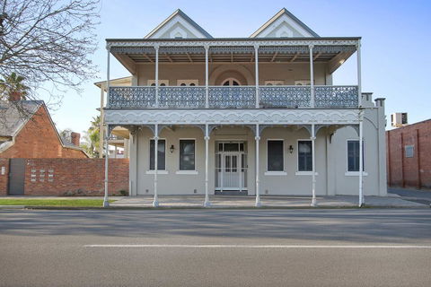 Albury Suites - Waterstreet - eAccommodation 0