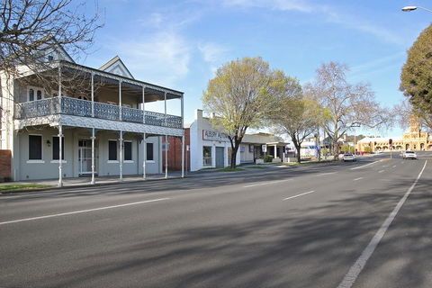 Albury Suites - Waterstreet - eAccommodation 2