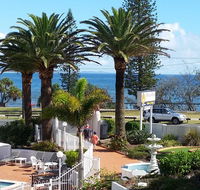 Alex Headland Beachfront - eAccommodation