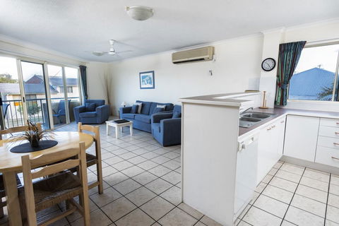 Alexander Beachfront Apartments - eAccommodation 3