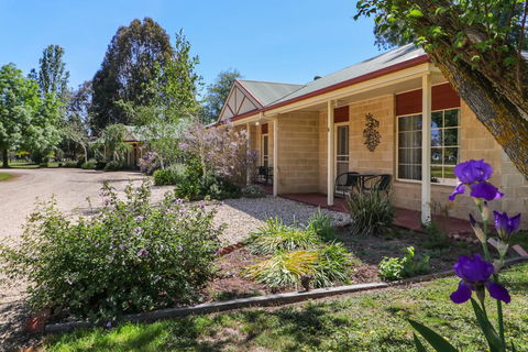 All Seasons Mansfield - eAccommodation 0