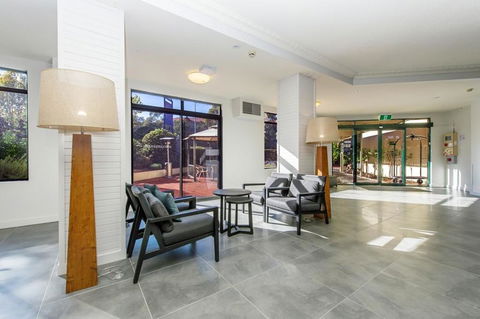 Alpha Hotel Canberra - eAccommodation 3