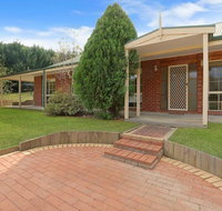 Alpine Mist - Spacious 5 bedroom home - eAccommodation