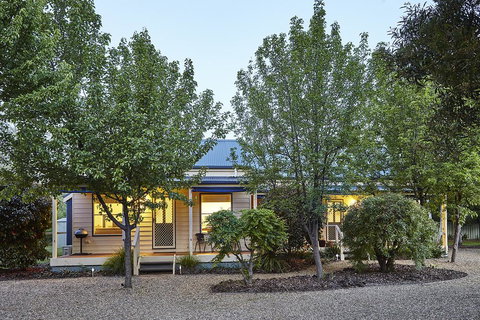 Alpine Valley Cottages - eAccommodation 2