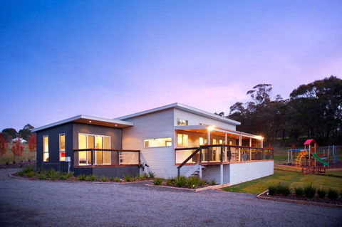 Alyonah Daylesford - eAccommodation 1