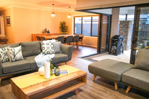 Amaroo - eAccommodation 2