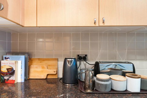 Amazing Studio With Pool In Central Sydney - eAccommodation 3